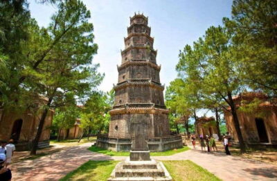 Private Dragon Boat, Pagoda, and Royal Tomb Tour