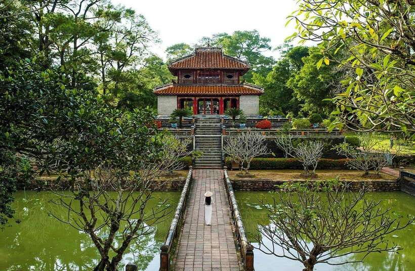 Hue: Private Dragon Boat, Pagoda, and Royal Tomb Tour - Khai Dinh Tomb, small in size but packed with detail