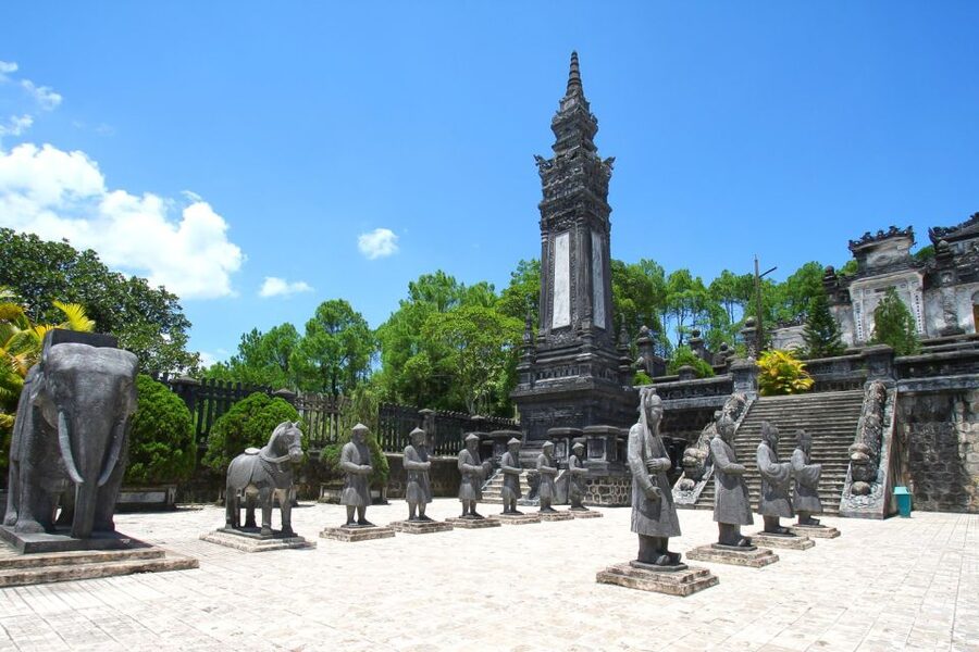Hue: Royal Tombs and Thien Mu Pagoda Private Guided Tour - Khai Dinh Tomb’s striking mix of styles