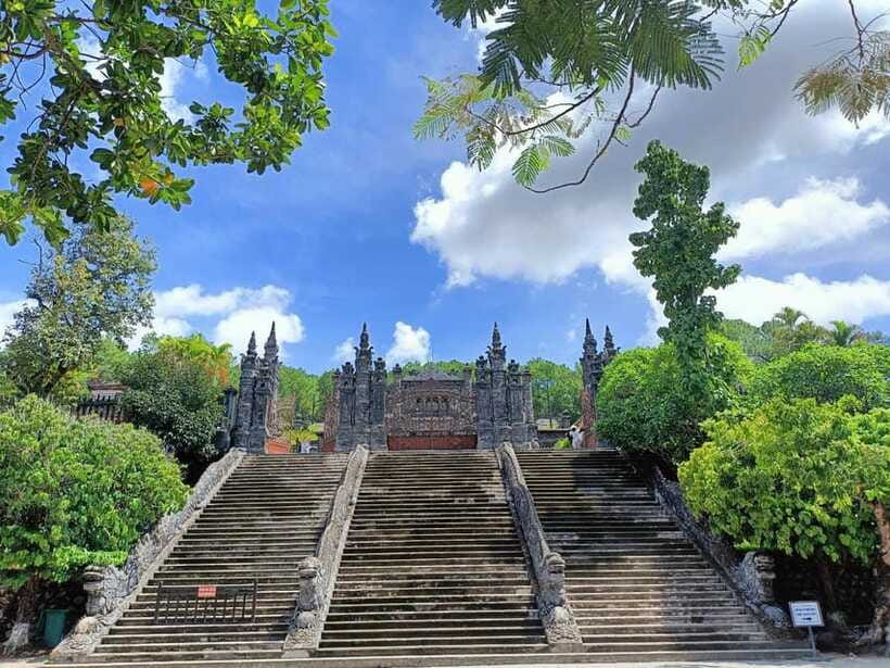 Hue: Royal Tombs Private Tour with 3 Best Tombs & Pagoda - Hue Incense Village: a useful change of pace