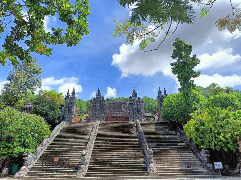Hue: Royal Tombs Private Tour with 3 Best Tombs & Pagoda - Minh Mang Tomb: order, symmetry, and traditional design