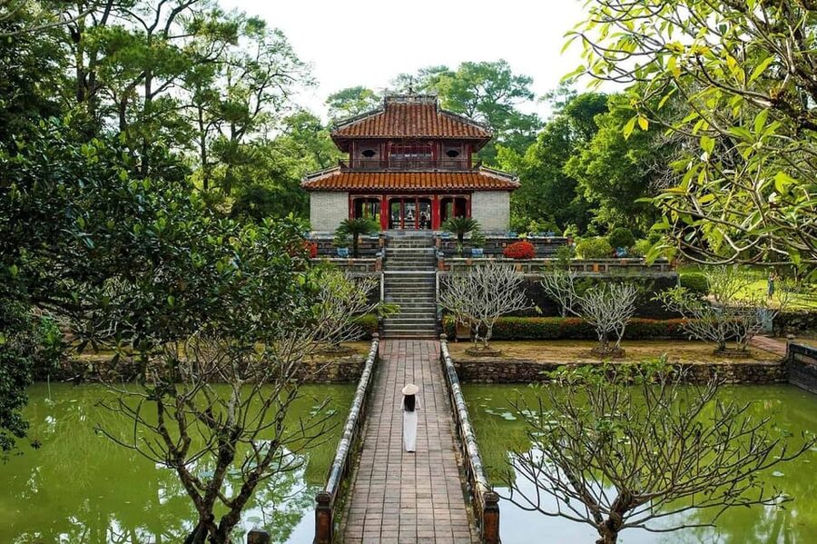Hue : Royal Tombs- Thien Mu Pagoda- Dragon Boat Private Tour - Minh Mang Tomb: the strongest stop for traditional design