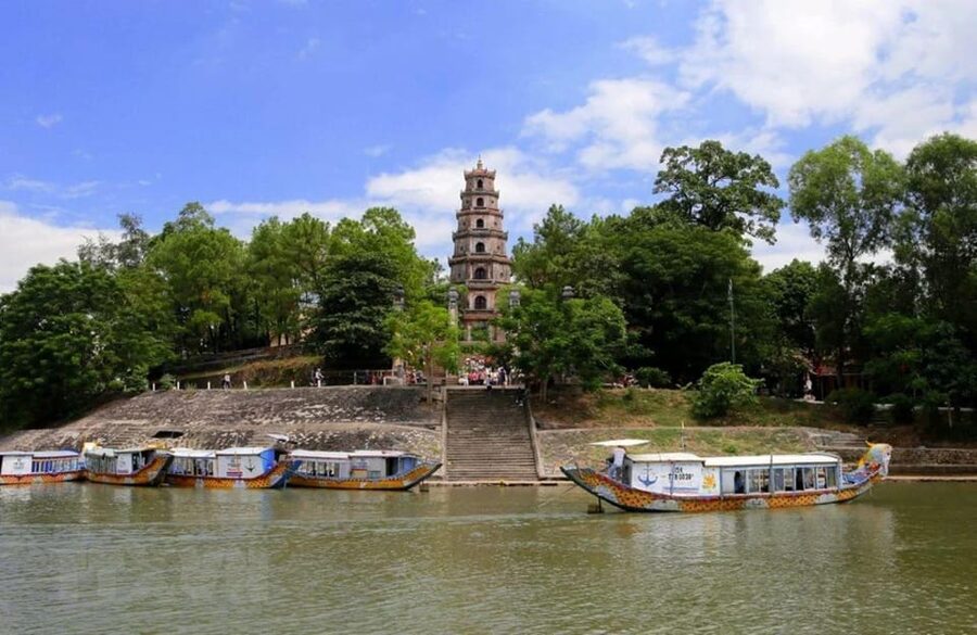 Hue : Royal Tombs- Thien Mu Pagoda- Dragon Boat Private Tour - Khai Dinh Tomb and its unusual style