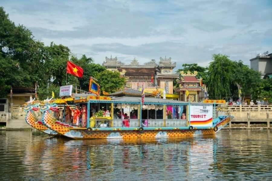 Hue : Royal Tombs- Thien Mu Pagoda- Dragon Boat Private Tour - Private car service and the value of the guide