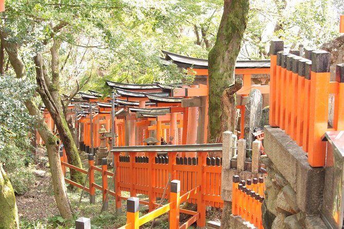 Inside of Fushimi Inari - exploring and lunch with locals - Meeting at the Great Torii near JR Inari Station