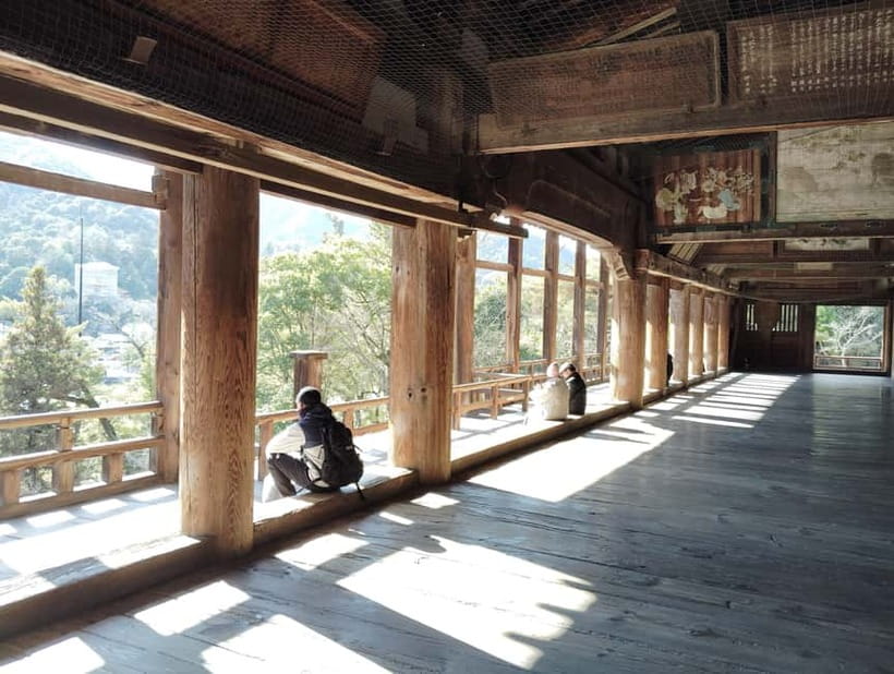 Itsukushima Shrine: Guided Tour with a Local - Inside Itsukushima Shrine for about 50 minutes
