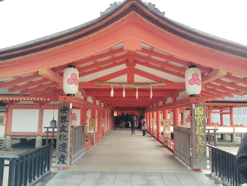 Itsukushima Shrine: Guided Tour with a Local - What the private format adds