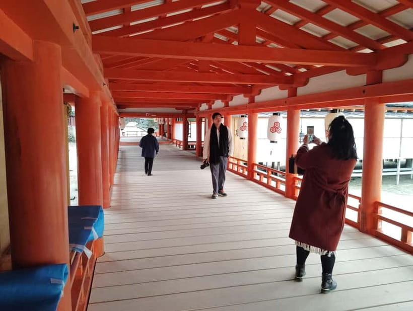 Itsukushima Shrine: Guided Tour with a Local - Meeting at the Taira no Kiyomori statue