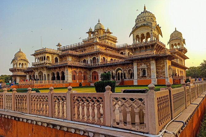 Jaipur Guided Tour with Monkey Temple - Hawa Mahal gives you Jaipur’s most familiar face