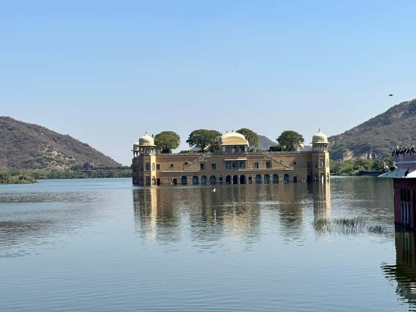 Jaipur: Monkey Temple and Sun Temple Guided Tour - Watching the Monkeys Without Losing Your Sunglasses