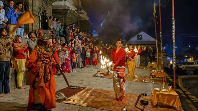 Kathmandu: Pashupatinath Temple Evening Aarati Tour - Watching the lamps beside the river
