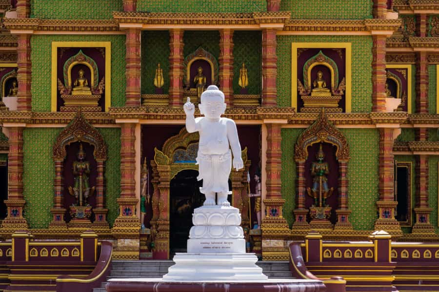 Khao Lak: 3 Temples Full Day Tour w/Lunch & Hotel Transfer - Wat Bang Riang’s mountain views and sacred figures