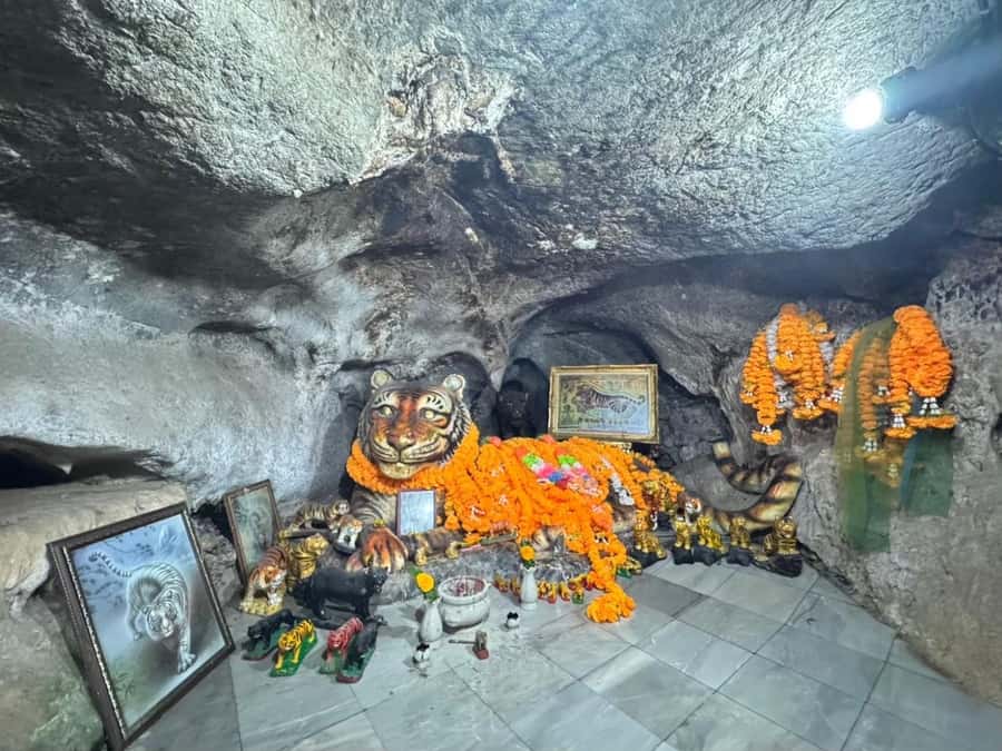 Krabi : 4-Hour City Tour with Tiger Cave Temple - Khao Khanap Nam, Krabi’s Calling Card