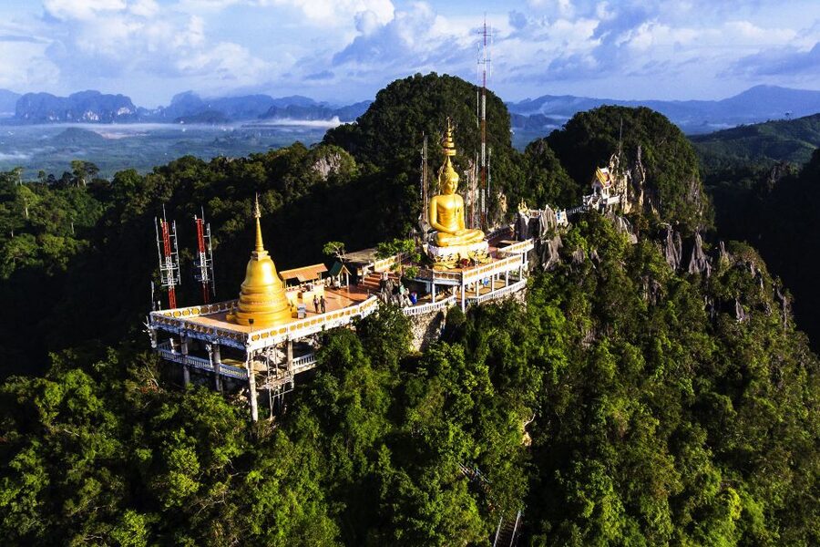 Krabi: Tiger Temple, Hot Springs & Crystal Pool Jungle Tour - Lunch between the pools and the temple