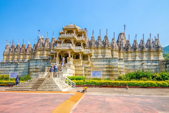 Kumbhalgarh and Ranakpur: Private Day Trip from Udaipur - Communication and the people running the day