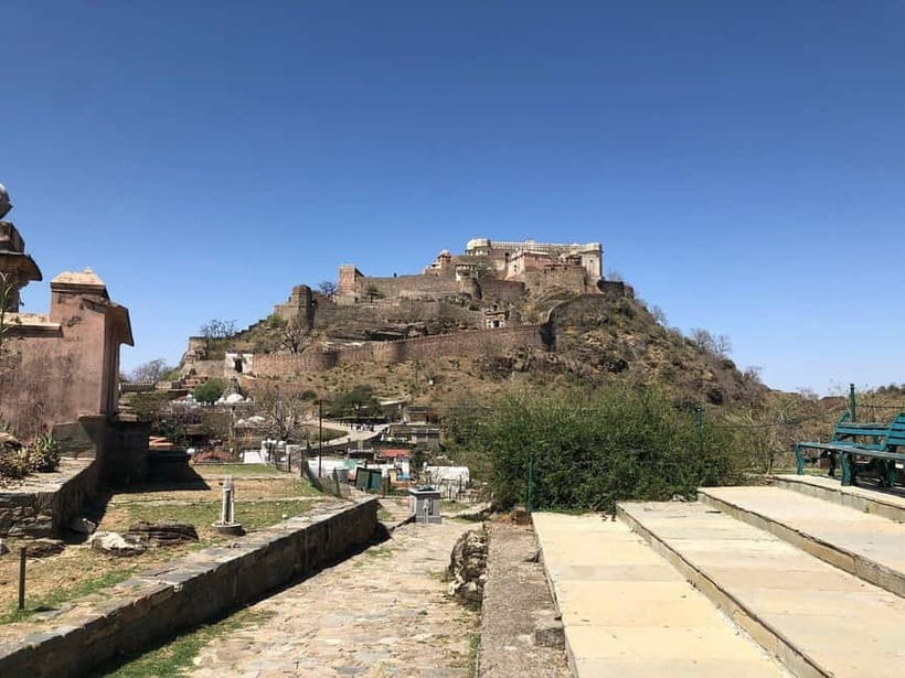 Kumbhalgarh Fort & Ranakpur Jain Temple Tour From Udaipur - A lunch stop with a practical warning