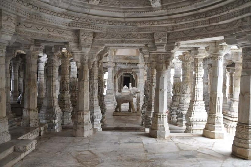 Kumbhalgarh Fort & Ranakpur Jain Temple Tour From Udaipur - Ranakpur Jain Temple’s carved stone interior