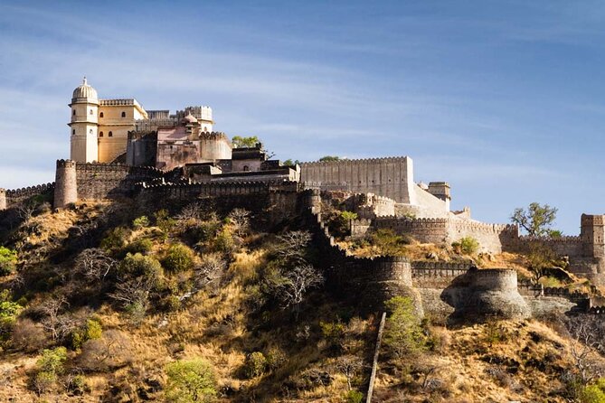 Kumbhalgarh & Ranakpur Day Trip from Udaipur with Guide and Lunch - The long road from Udaipur to Kumbhalgarh