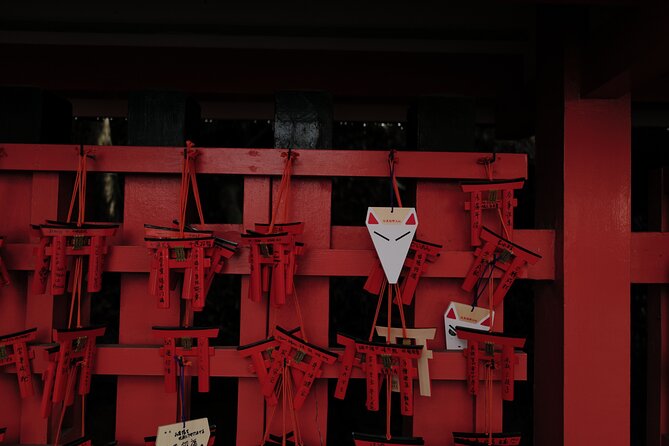 Kyoto Fushimi-Inari Night Walking Tour - The lantern light and the evening atmosphere