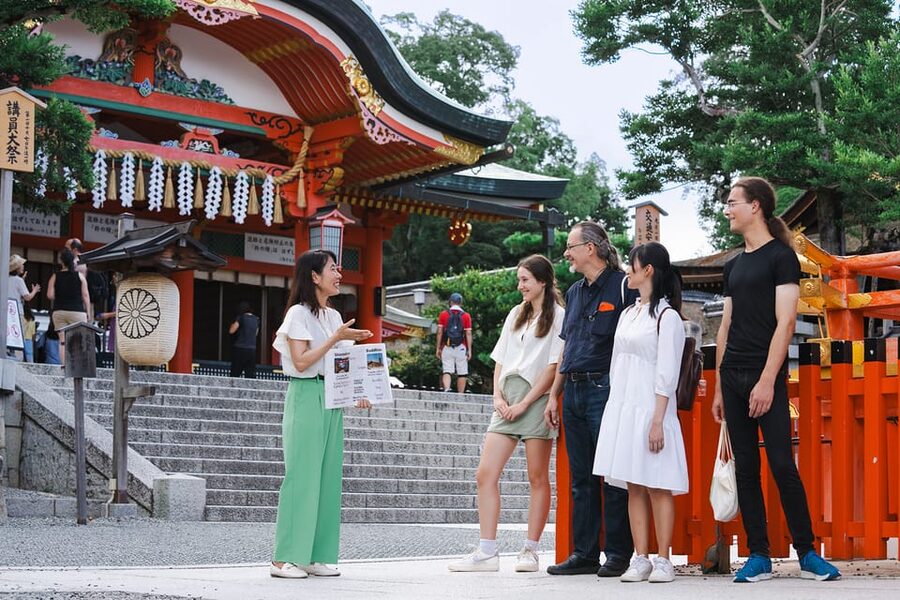 Kyoto: Fushimi Inari Taisha Shrine Walking Tour with Guide - Small details that make the experience better
