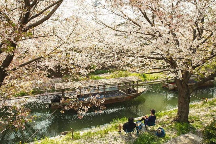 Kyoto: Fushimi Sake District Tour with Boat Ride - A quiet temple before the sake district