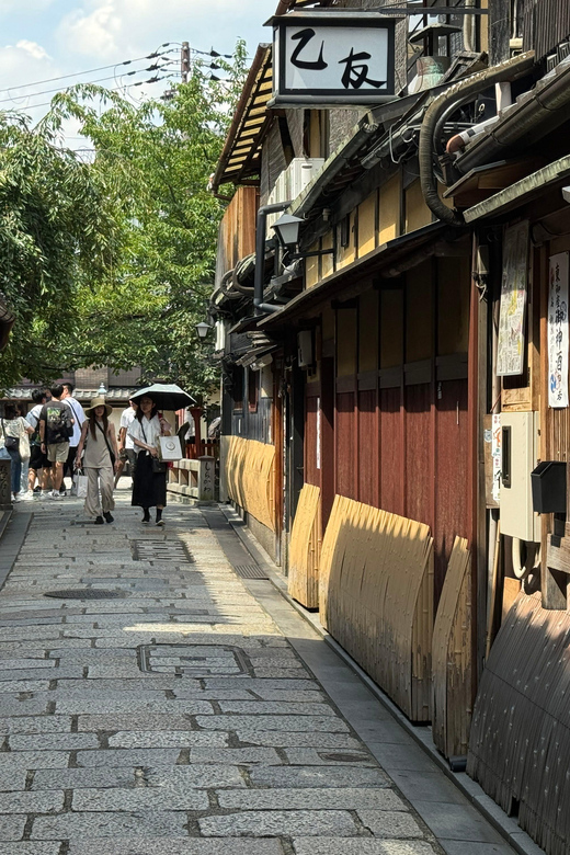 Kyoto: Half-Day Private Tour Gion Geisha District & Kiyomizu - Ninenzaka, Sannenzaka, and the view of Yasaka Pagoda