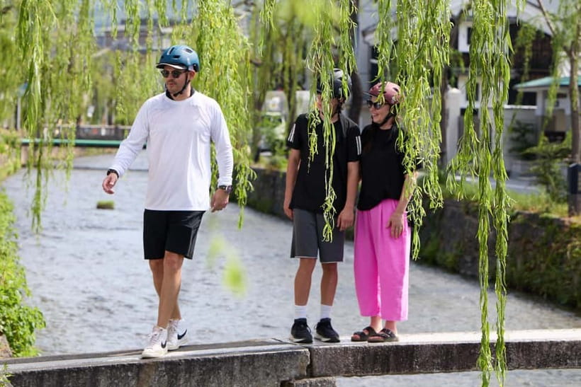 Kyoto: Hidden Gems E-Bike Tour Through Backstreets & Temples - Starting in Gion, where old Kyoto meets city traffic