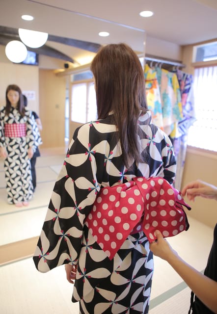 Kyoto:Kiyomizu-dera Temple Rent a kimono and ride a rickshaw - Who will enjoy this most