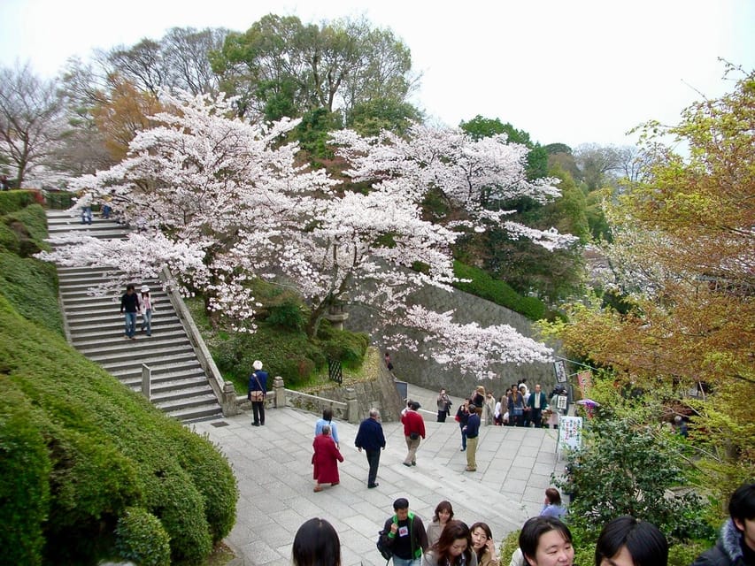 Kyoto: Kiyomizudera, Higashiyama and Yasaka Discovery Tour - Starting with Kyoto’s most famous temple