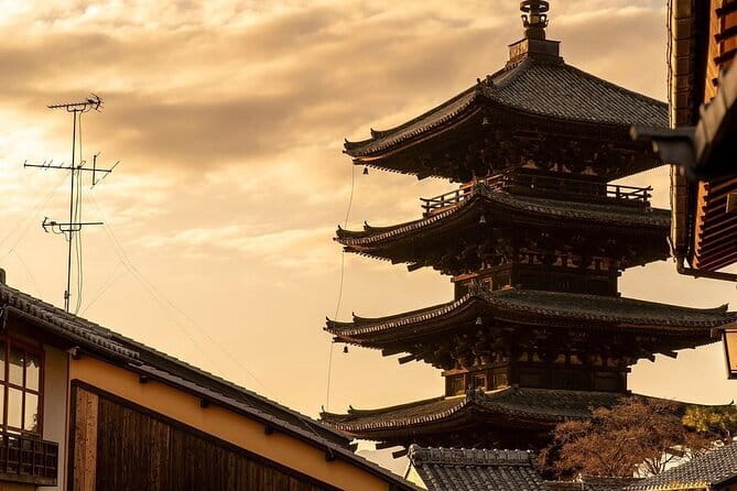 Kyoto Magical Night English Tour: Gion & Fushimi Inari Shrine - Pace, transport, and practical tradeoffs