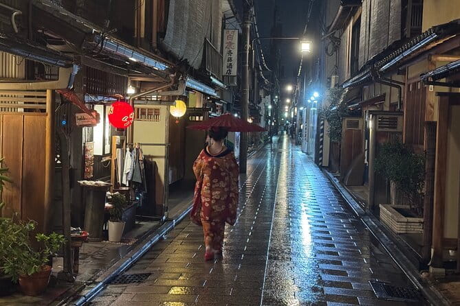Kyoto Magical Night English Tour: Gion & Fushimi Inari Shrine - Starting at Fushimi Inari’s torii gates