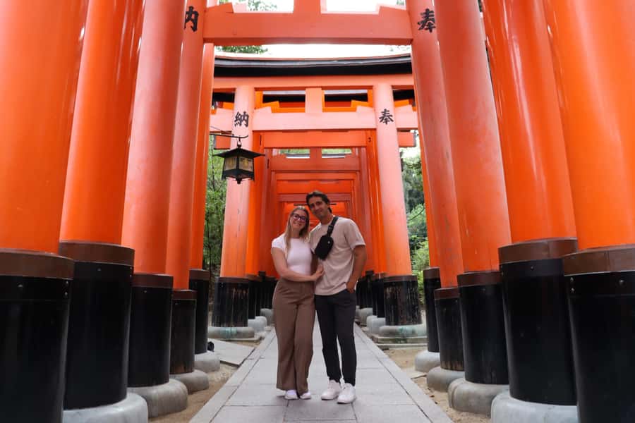 Kyoto Morning Highlights Tour: Fushimi, Kiyomizu-dera & Gion - Gion on foot, with the right expectations
