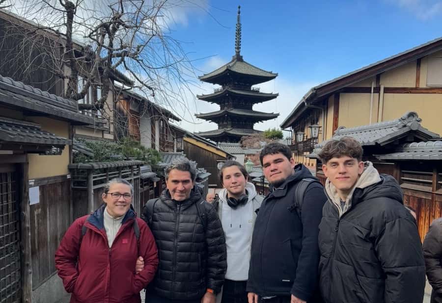 Kyoto Morning Highlights Tour: Fushimi, Kiyomizu-dera & Gion - Ikki’s guiding style and the value of a local perspective
