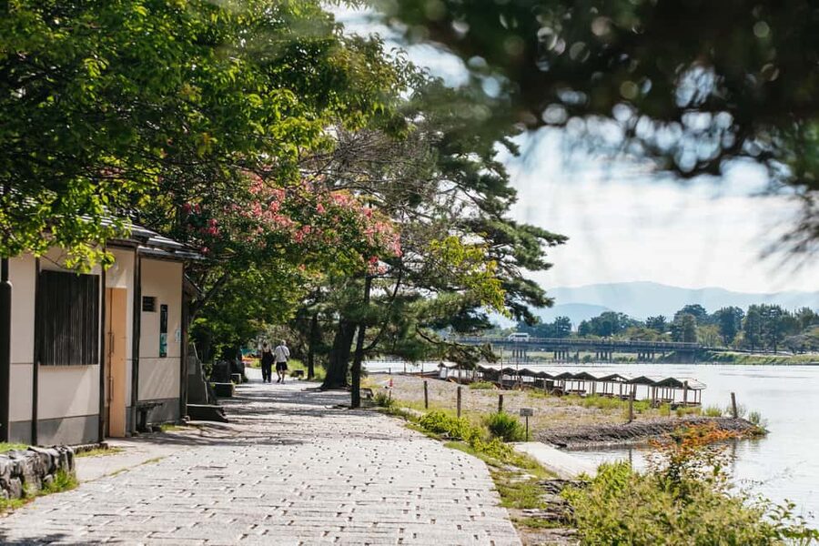 Kyoto: Nijo Castle, Kiyomizu & Fushimi Inari Guided Tour - Fushimi Inari and its endless red gates