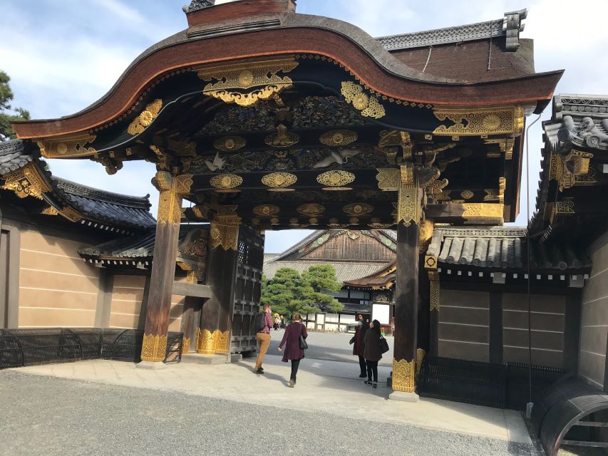 Kyoto: Private Walking Tour with Kiyomizu Temple & Gion - What the guide adds