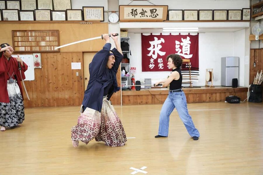Kyoto: Samurai Sword & Kimono Action Filming Experience - Watching professional samurai actors at work