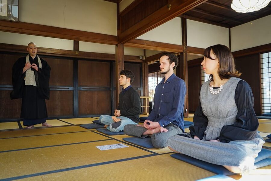 Kyoto: Zen Meditation and Garden Tour at a Temple with Lunch - Tofukuji’s gates, art, and unusual temple details