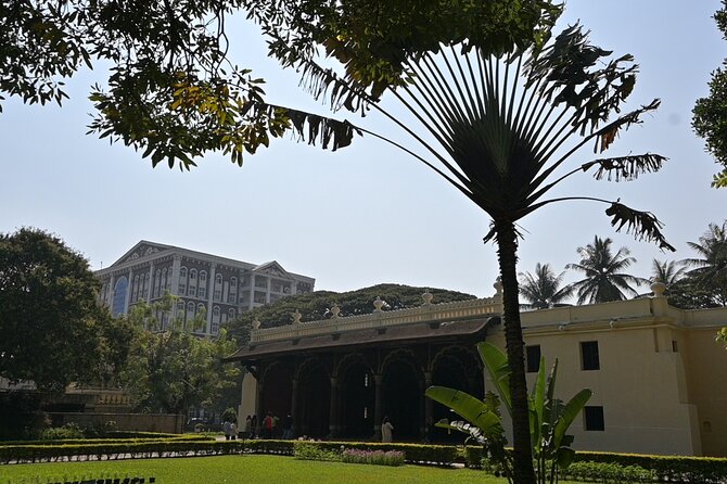 Lalbagh+Bull Temple+Tipu Palace+Market+Lunch=Bangalore City Tour - A South Indian vegetarian lunch included in the price