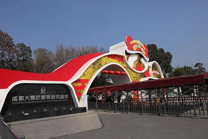 Leshan Buddha + Panda Base or Old Tea House Private Day Tour - Who should choose pandas, and who should choose tea?