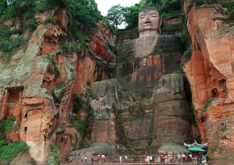 Leshan Giant Buddha & Huanglongxi/Buddha Temple Day Trip - Leshan snack street: lunch with room to choose