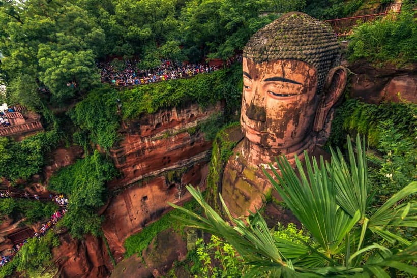 Leshan Giant Buddha & Huanglongxi/Buddha Temple Day Trip - Guides and service on the day