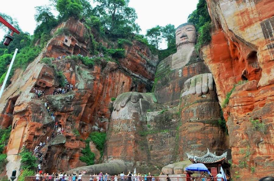 Leshan Grand Buddha Scenic Area and Panda Park Day Tour - The long road from Chengdu to Leshan