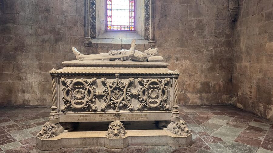 Lisbon: Belem Tour with Pastéis at Jerónimos Monastery - What the guides add to the two-hour format