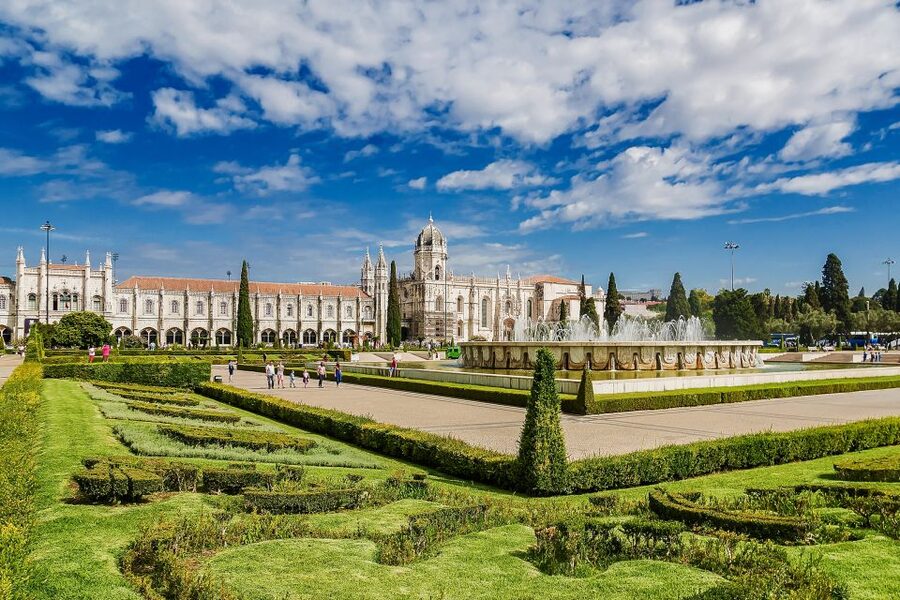 Lisbon: Jerónimos Monastery Entrance Ticket - The church and the tombs