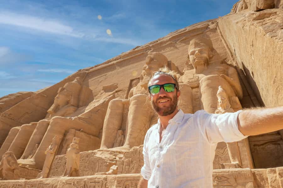 Luxor: Abu Simbel Temple Private Guided Day Trip with Lunch - The long road south through Egypt