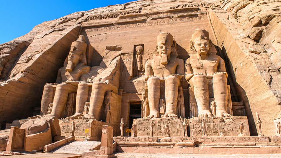 Luxor: Abu Simbel Temple Private Guided Day Trip with Lunch - Meeting your guide at the temple entrance