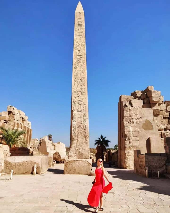 Luxor: East & West Bank Temples Private Tour with Tickets - The Colossi of Memnon, a brief roadside pause