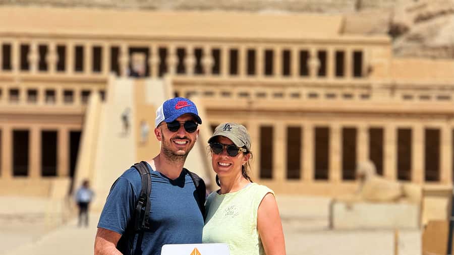Luxor: East & West Bank Temples Private Tour with Tickets - Lunch at a local restaurant