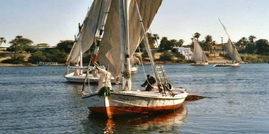 Luxor: Tour to Edfu Temple & Lunch & Felucca & Entrance Fees - Inside Horus Temple at Edfu