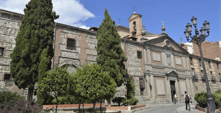 Madrid: Guided Walking Tour of Monasterio de las Descalzas - Why Descalzas Reales feels different from Madrid’s larger monuments